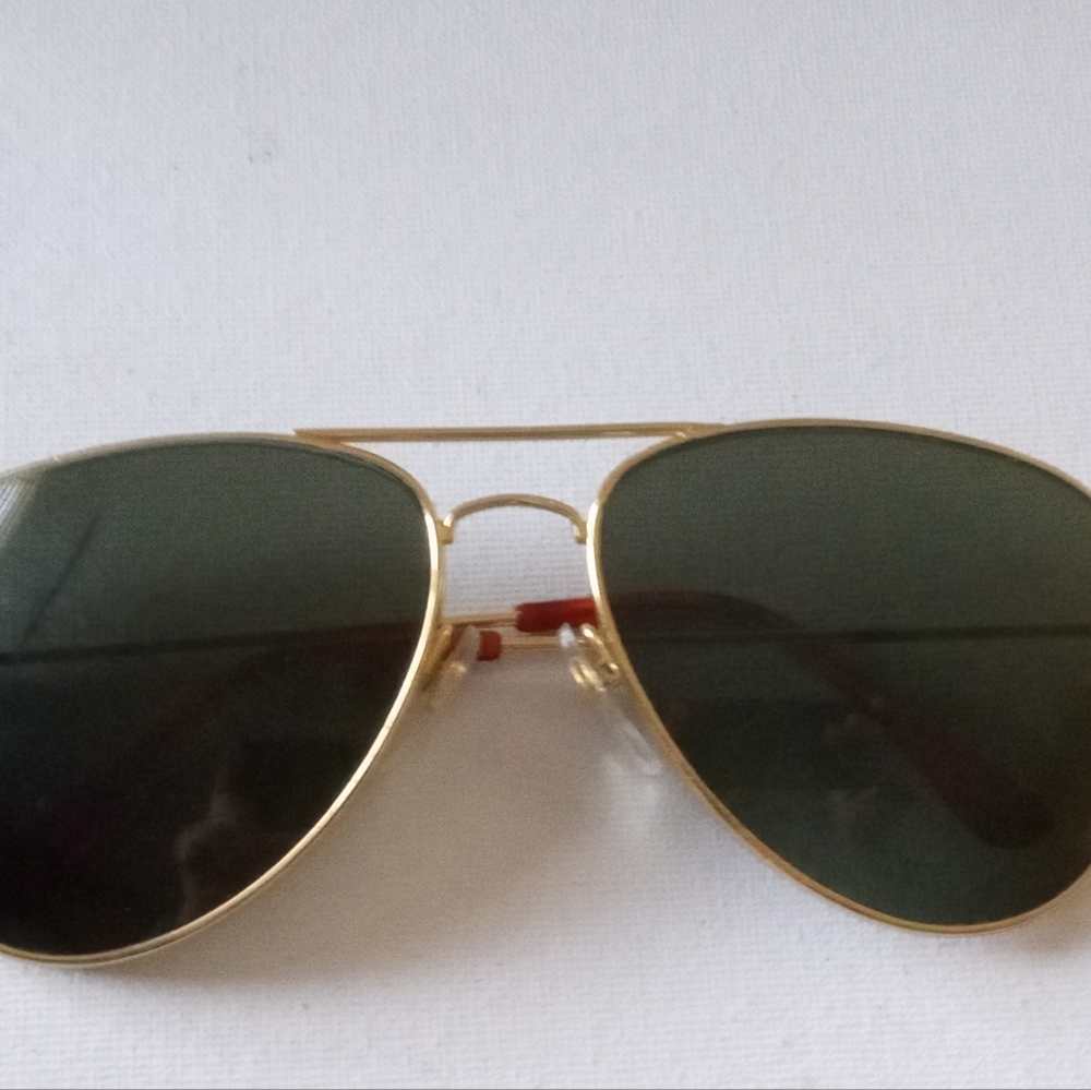 Vintage Goldtone Aviator Sunglasses NOS